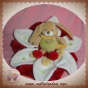 DOUDOU ET COMPAGNIE LAPIN BEIGE SUR FLEUR PLAT FLEUR ROUGE SURPRISE 